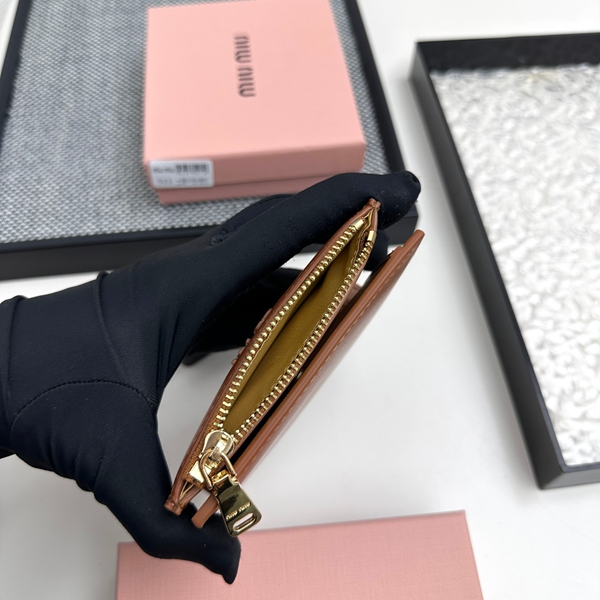 超激安ブランド財布偽物素材ディテール